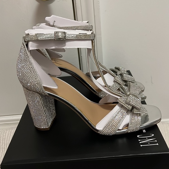 I.N.C International Concepts Silver Crystal Heels Size 9.5 - Picture 2 of 4